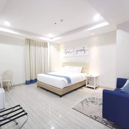 Hampton Suites Davao City Buitenkant foto