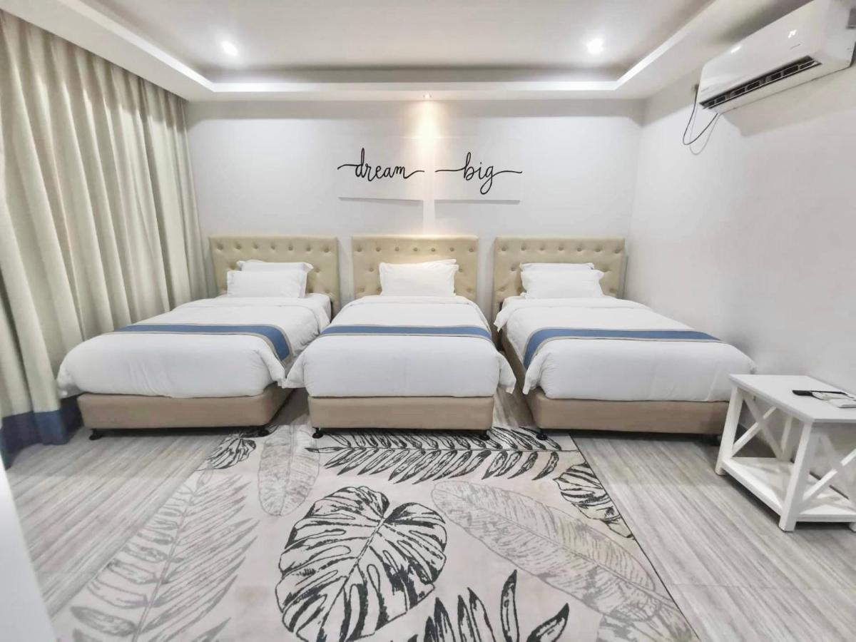 Hampton Suites Davao City Buitenkant foto