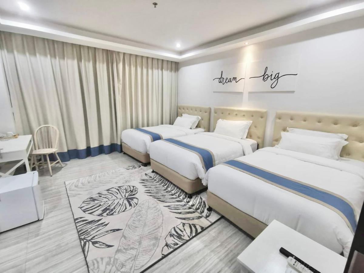 Hampton Suites Davao City Buitenkant foto