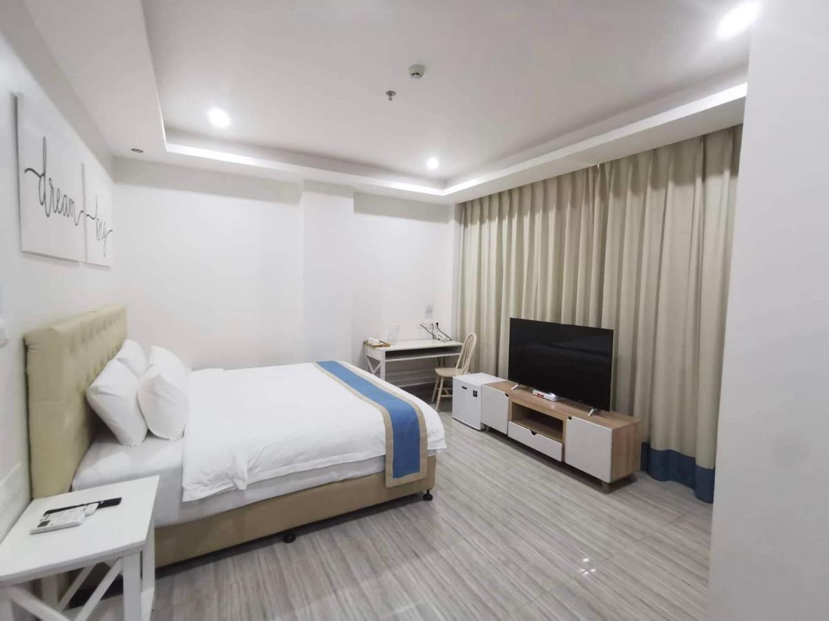 Hampton Suites Davao City Buitenkant foto