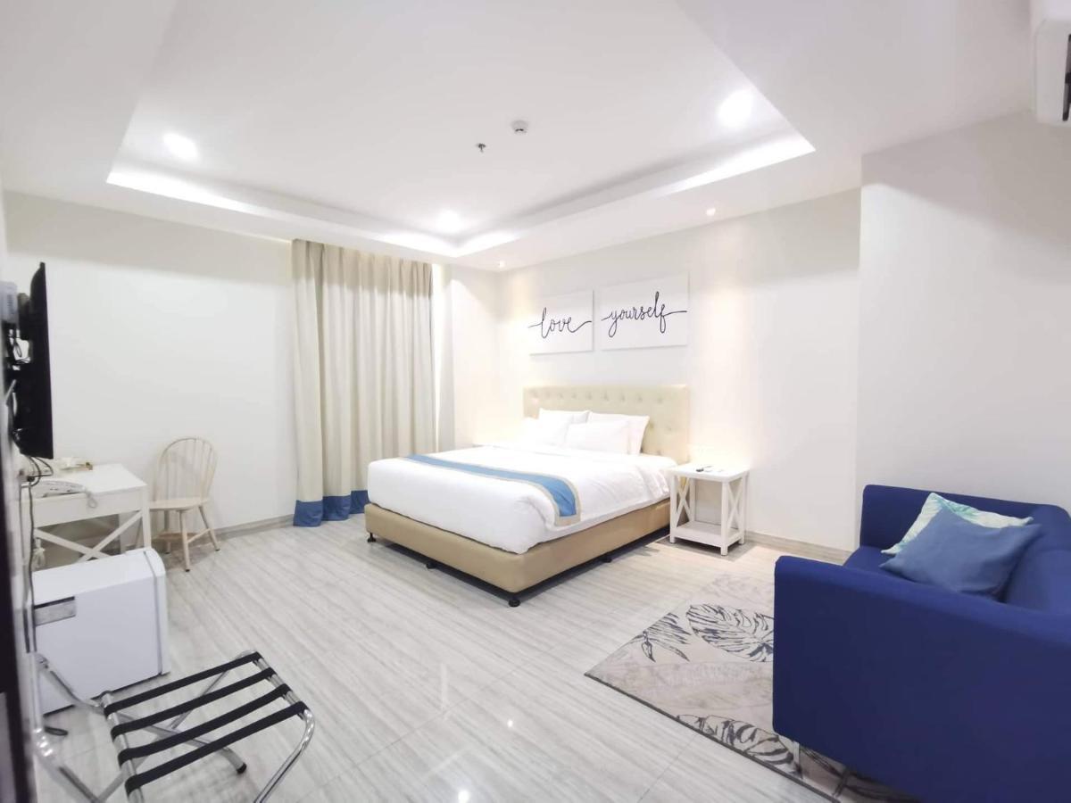 Hampton Suites Davao City Buitenkant foto