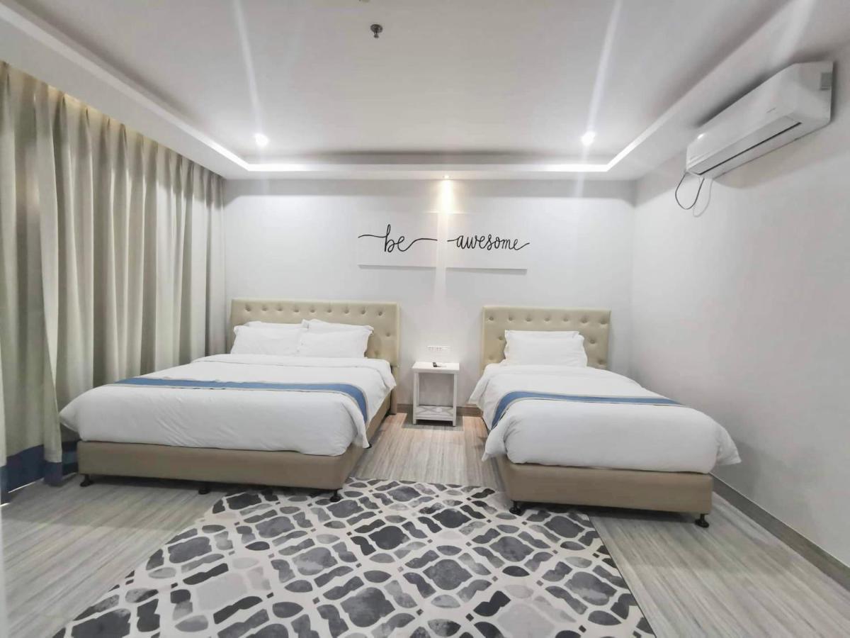 Hampton Suites Davao City Buitenkant foto