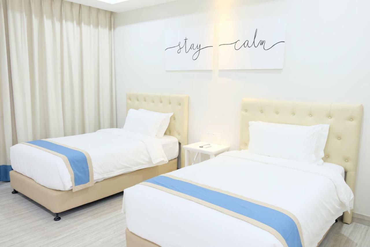 Hampton Suites Davao City Buitenkant foto