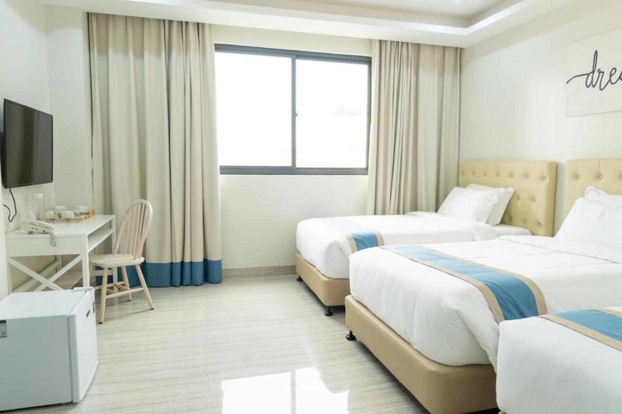 Hampton Suites Davao City Buitenkant foto