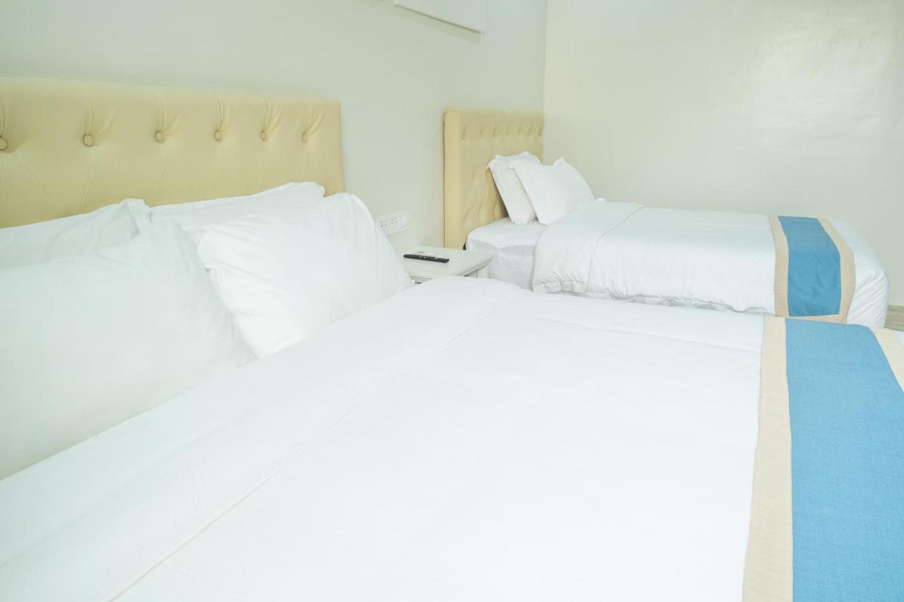 Hampton Suites Davao City Buitenkant foto