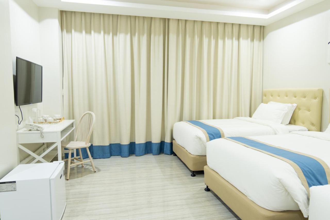Hampton Suites Davao City Buitenkant foto