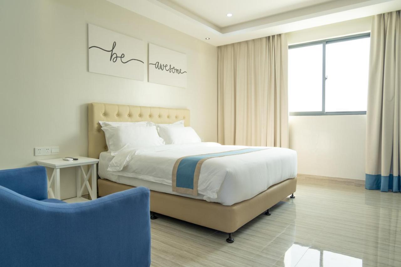 Hampton Suites Davao City Buitenkant foto