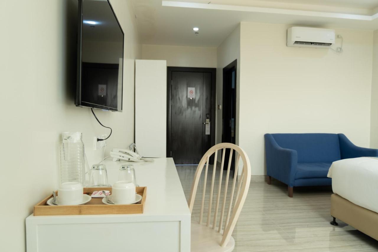 Hampton Suites Davao City Buitenkant foto