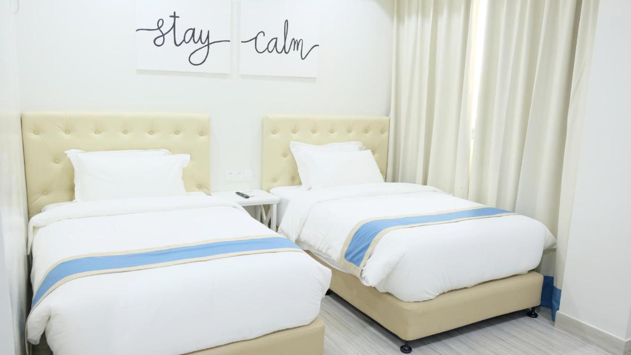 Hampton Suites Davao City Buitenkant foto