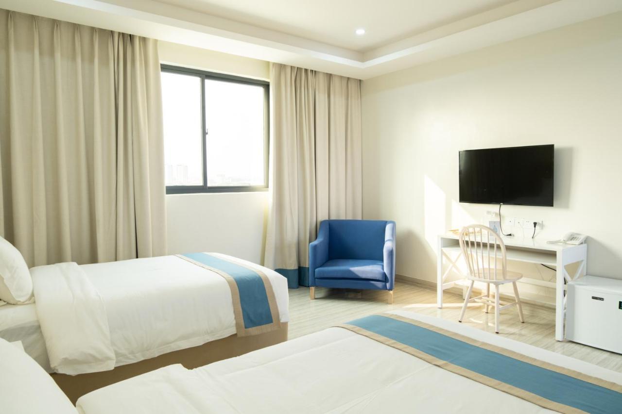 Hampton Suites Davao City Buitenkant foto