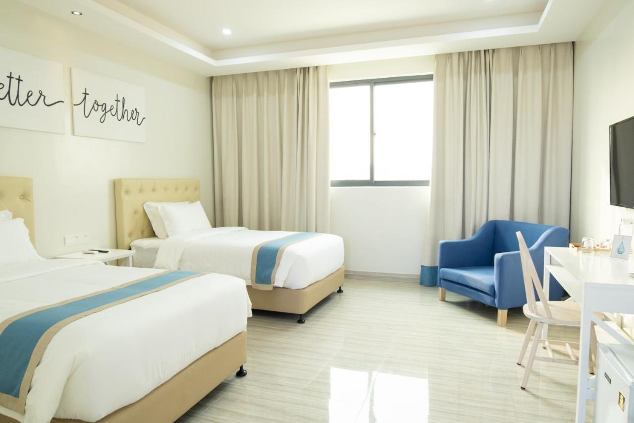 Hampton Suites Davao City Buitenkant foto