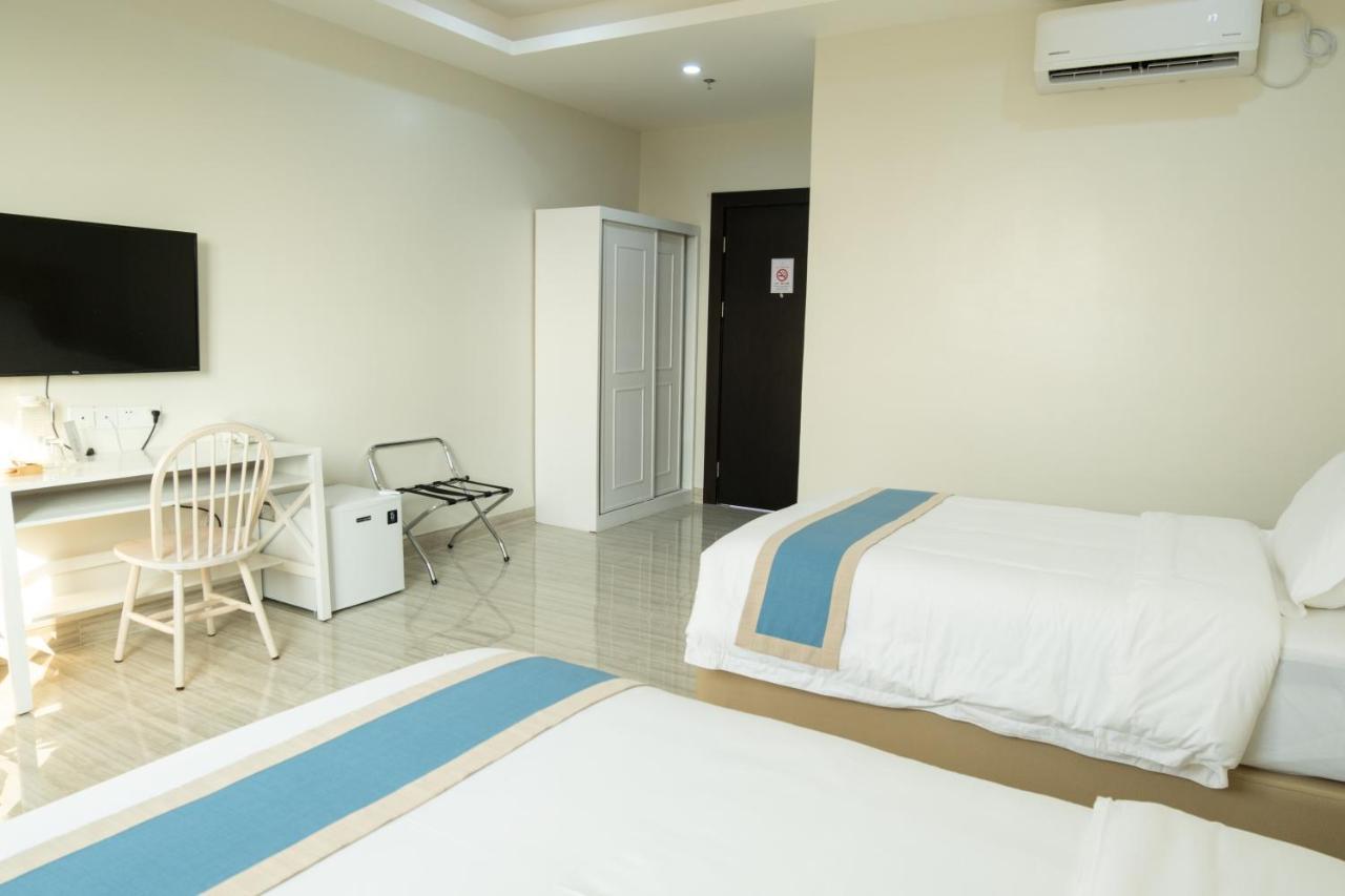 Hampton Suites Davao City Buitenkant foto