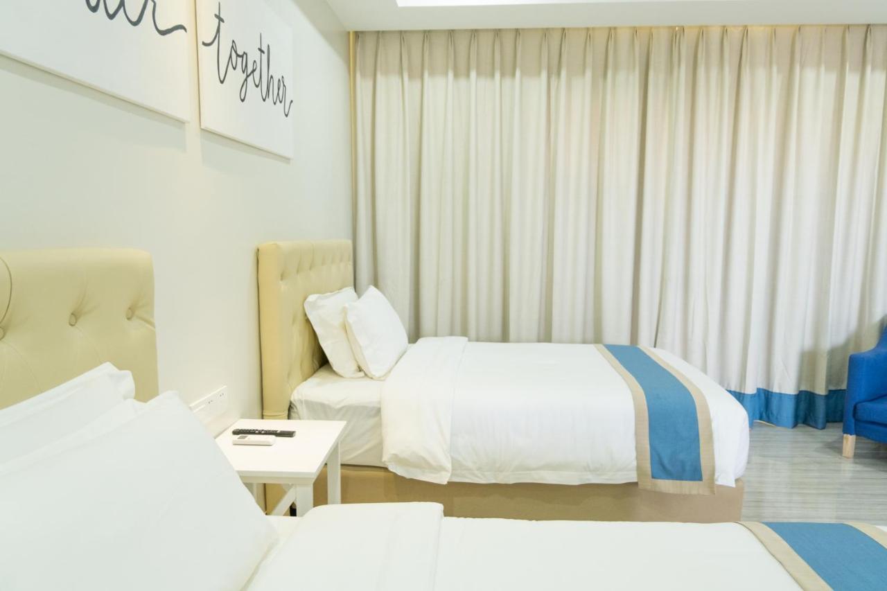 Hampton Suites Davao City Buitenkant foto