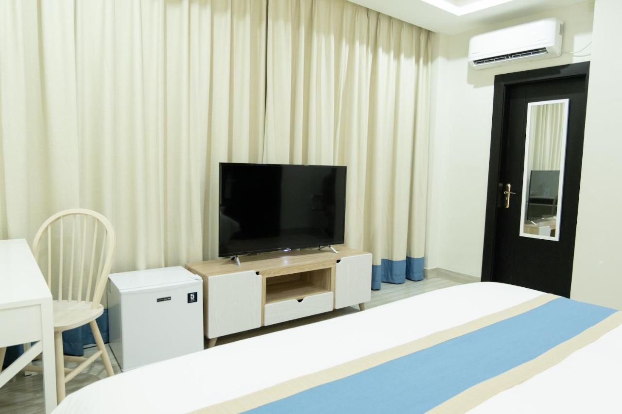 Hampton Suites Davao City Buitenkant foto