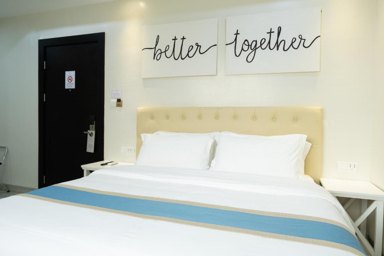 Hampton Suites Davao City Buitenkant foto