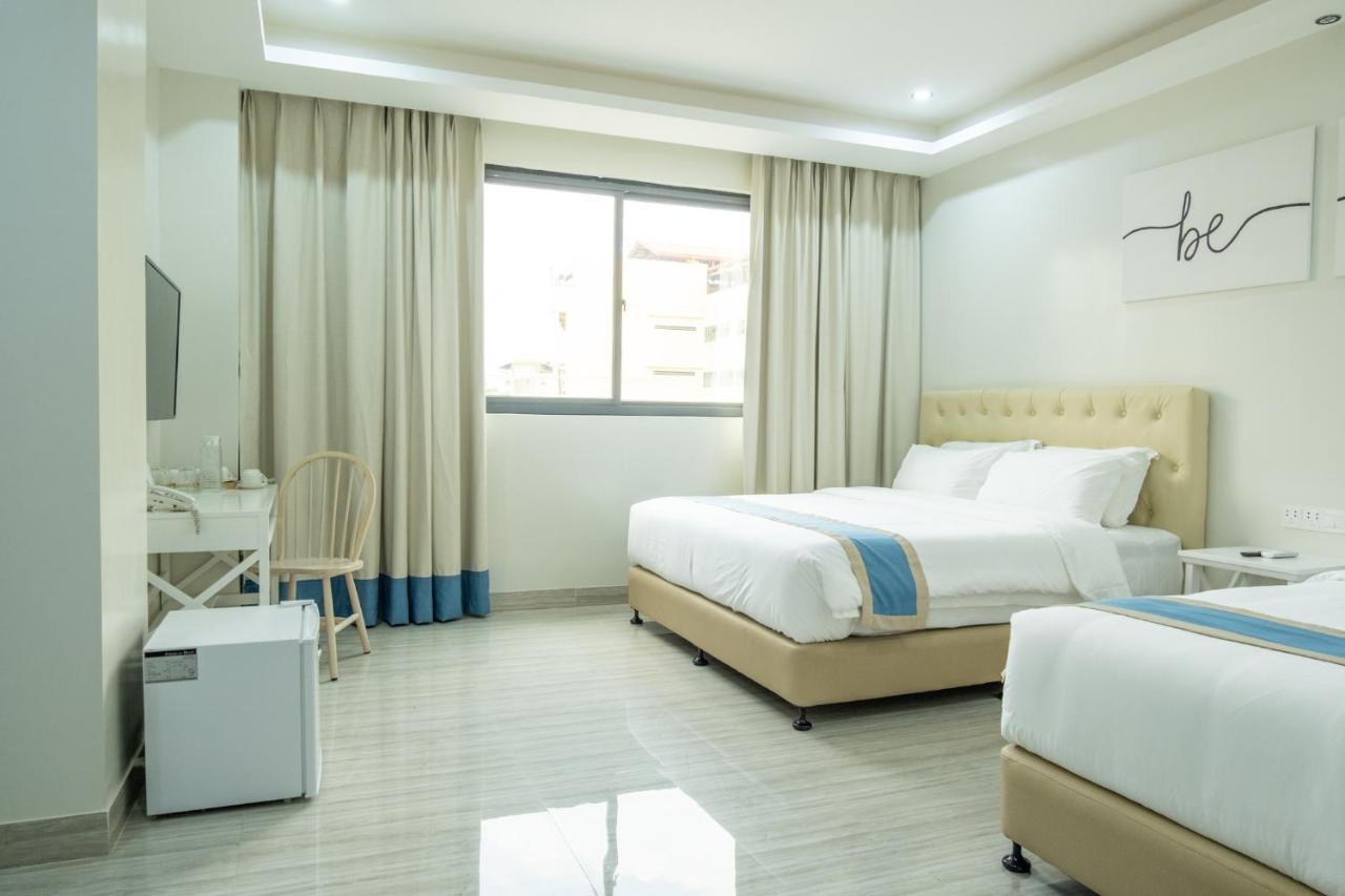 Hampton Suites Davao City Buitenkant foto