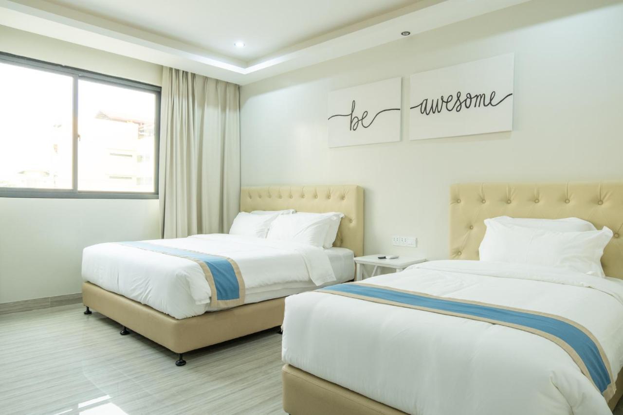 Hampton Suites Davao City Buitenkant foto