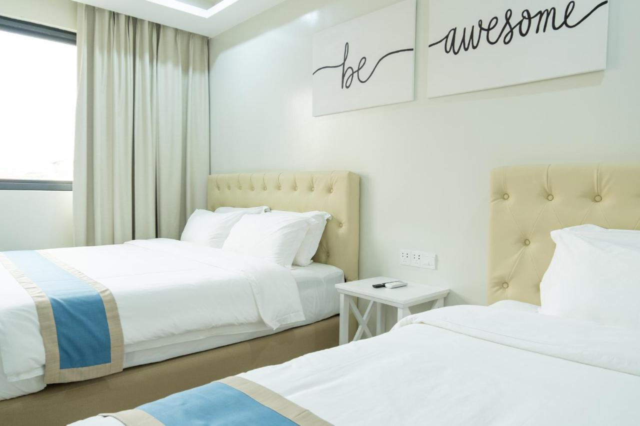 Hampton Suites Davao City Buitenkant foto
